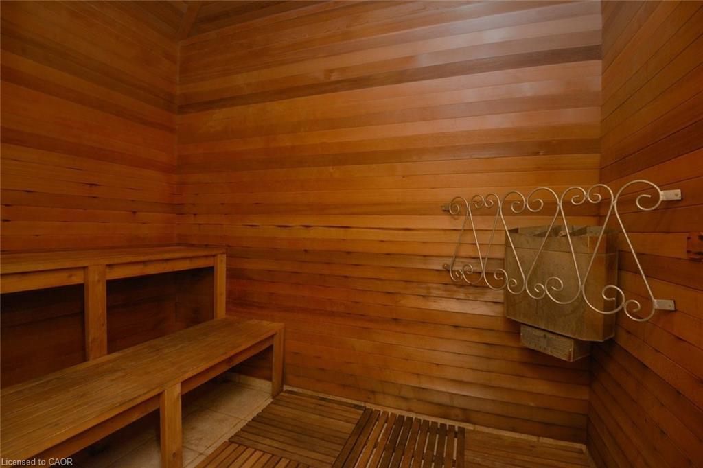 103-2035 Appleby Line, Burlington, ON - Indoor Photo Showing Other Room