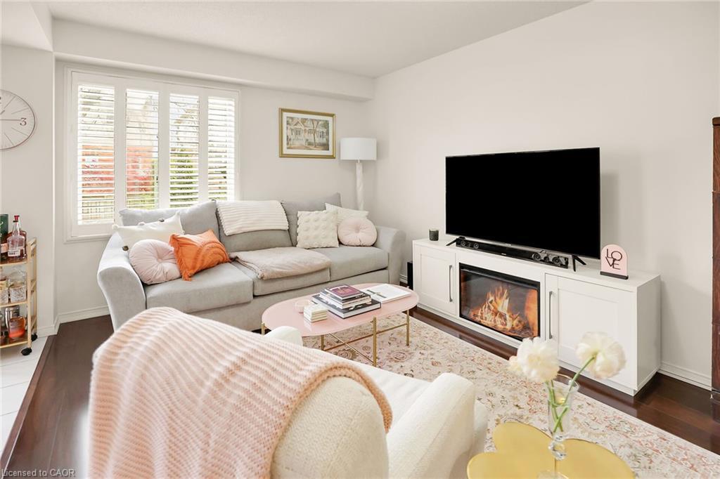 19 Beech Street, Grimsby, ON - Indoor Photo Showing Living Room With Fireplace