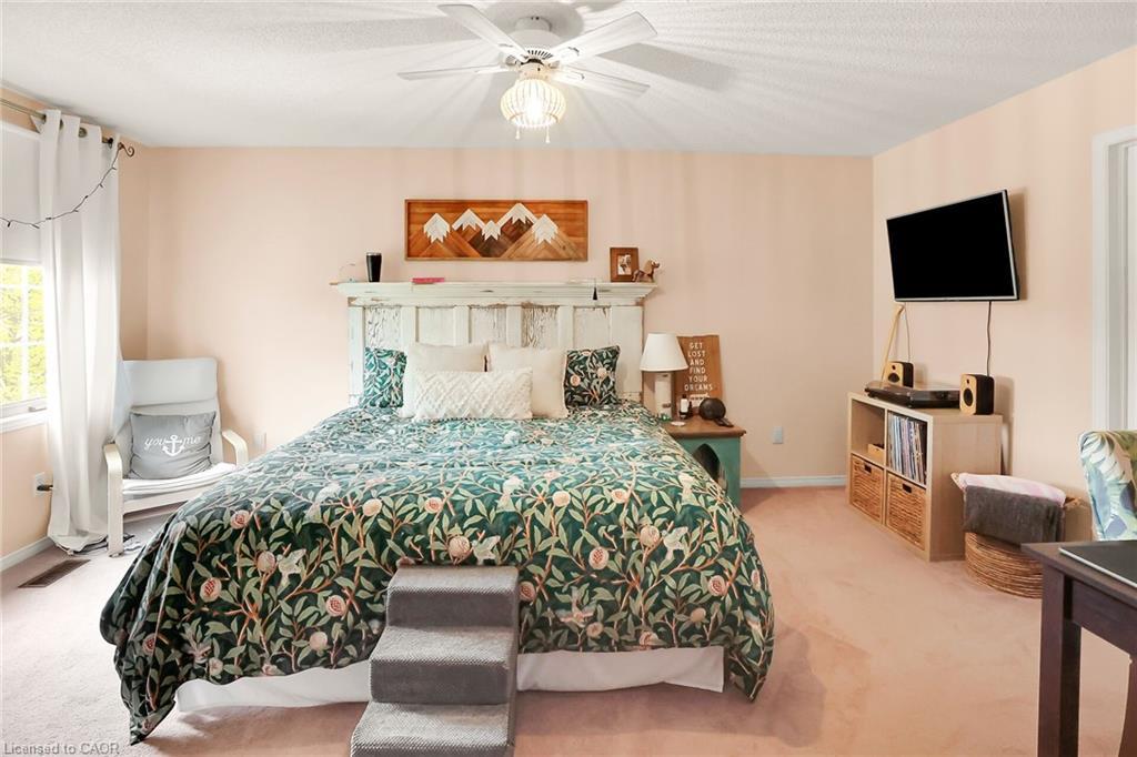 19 Beech Street, Grimsby, ON - Indoor Photo Showing Bedroom