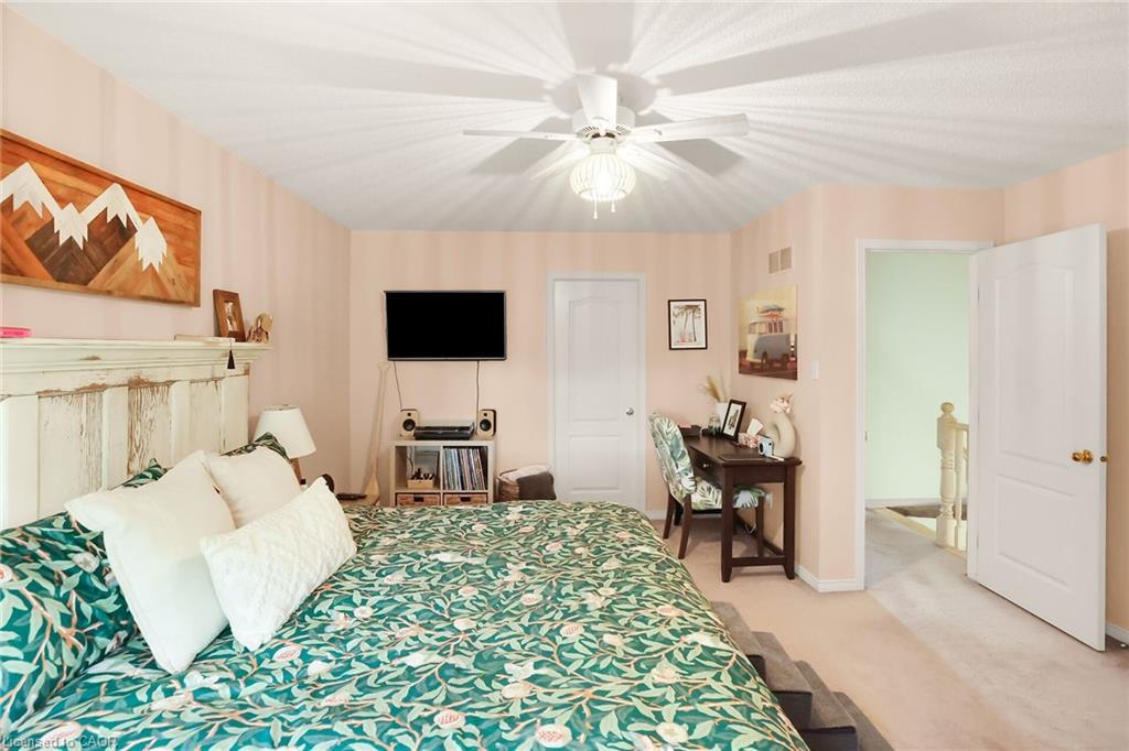 19 Beech Street, Grimsby, ON - Indoor Photo Showing Bedroom