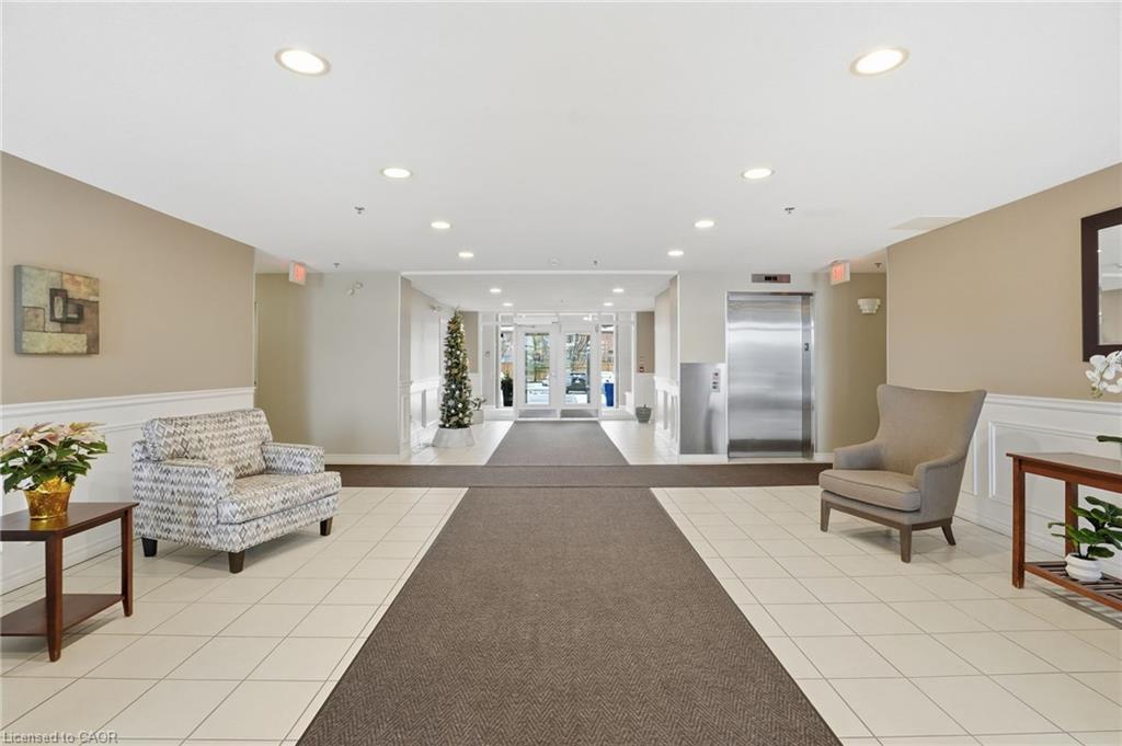 405-4450 Fairview Street, Burlington, ON - Indoor