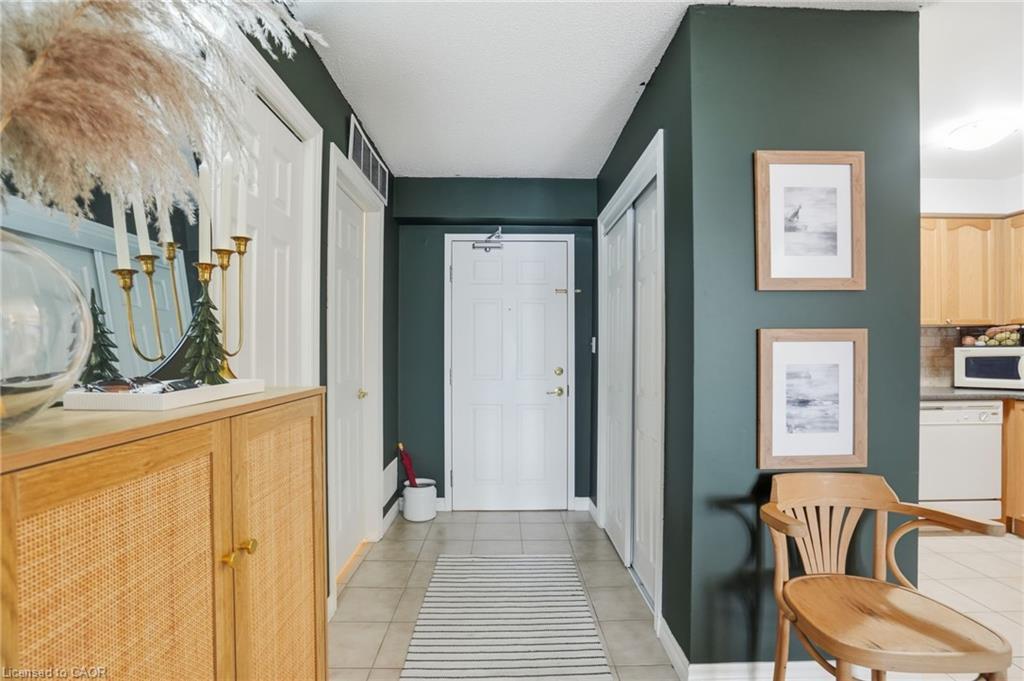 405-4450 Fairview Street, Burlington, ON - Indoor