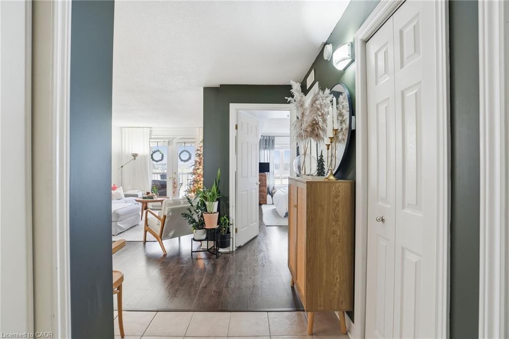 405-4450 Fairview Street, Burlington, ON - Indoor Photo Showing Other Room