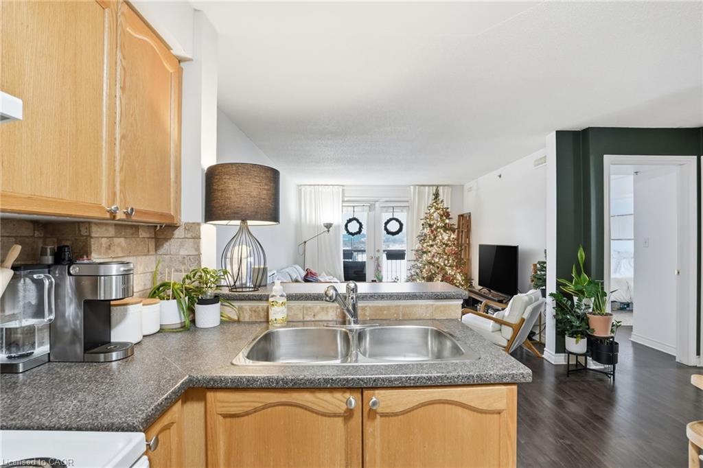 405-4450 Fairview Street, Burlington, ON - Indoor Photo Showing Kitchen With Double Sink