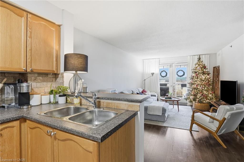 405-4450 Fairview Street, Burlington, ON - Indoor Photo Showing Kitchen With Double Sink