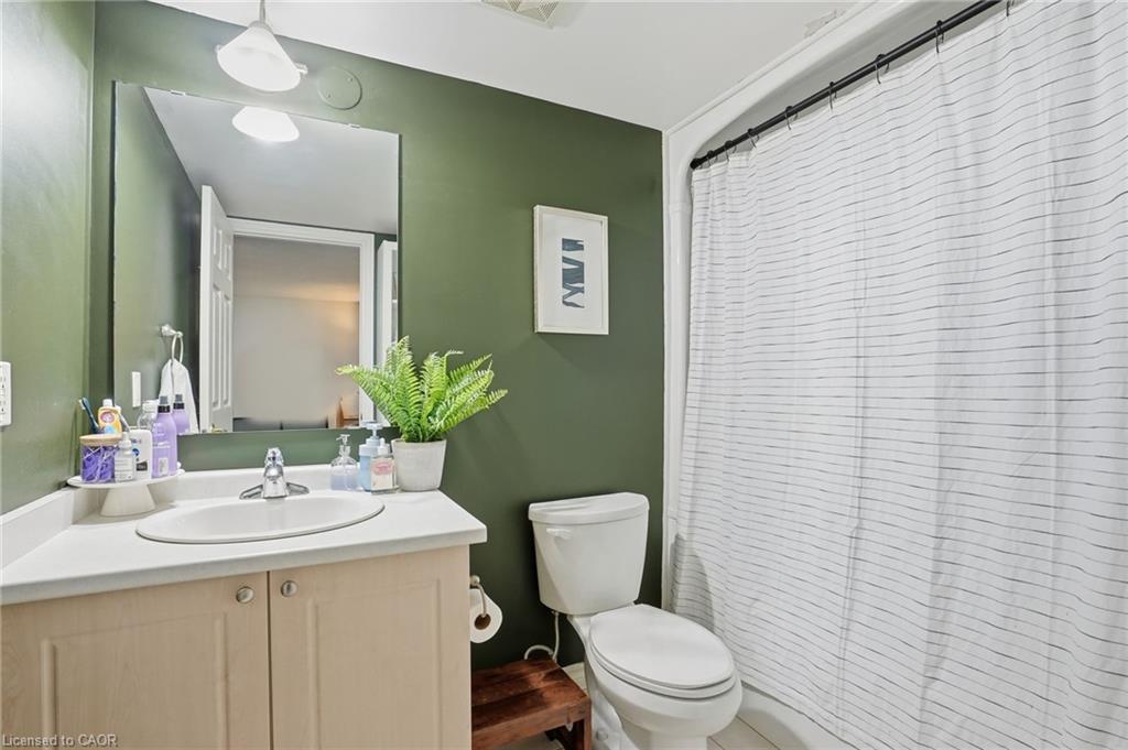 405-4450 Fairview Street, Burlington, ON - Indoor Photo Showing Bathroom
