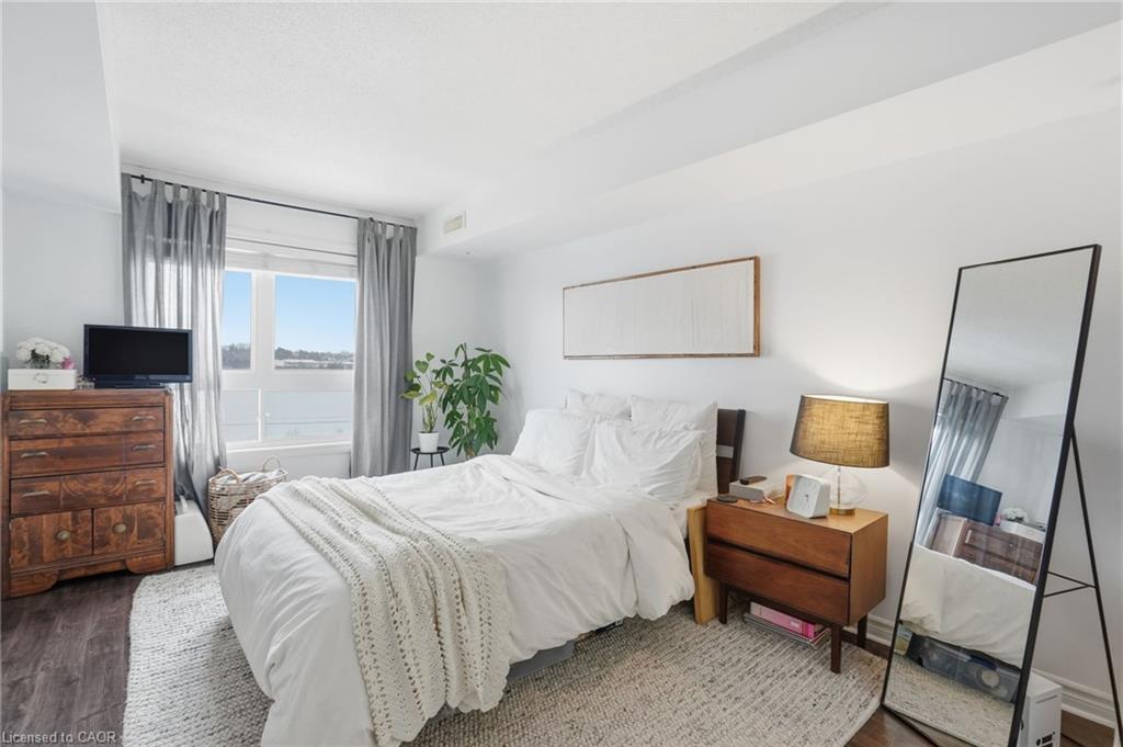 405-4450 Fairview Street, Burlington, ON - Indoor Photo Showing Bedroom