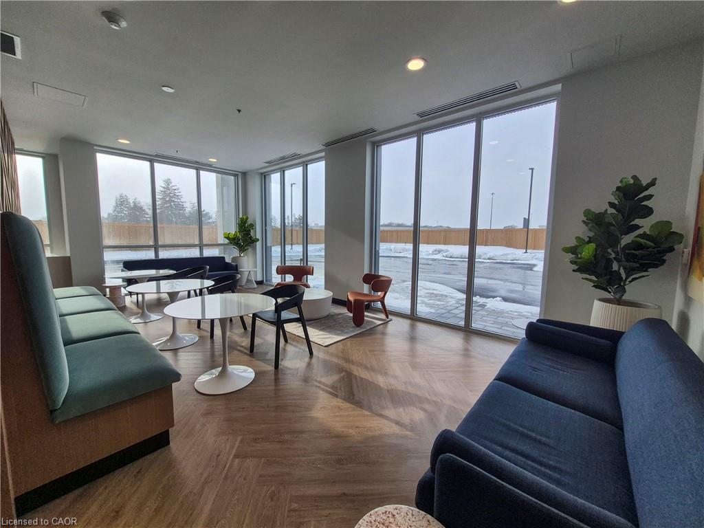 1001-1333 Weber Street E, Kitchener, ON - Indoor