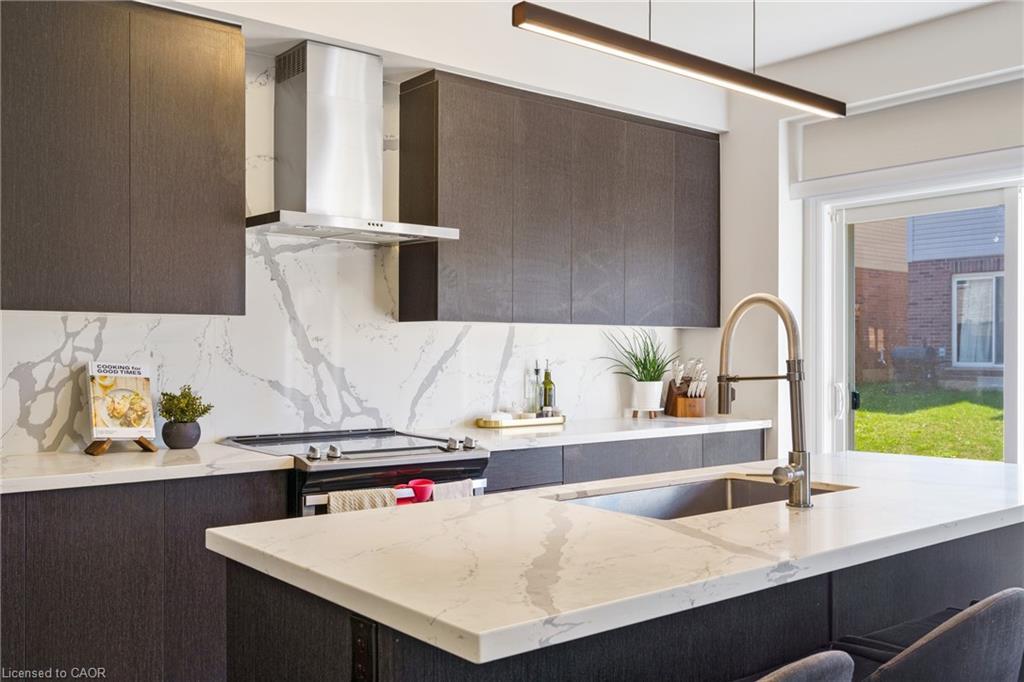 60 Bobolink Street, Hamilton, ON - Indoor Photo Showing Kitchen With Upgraded Kitchen