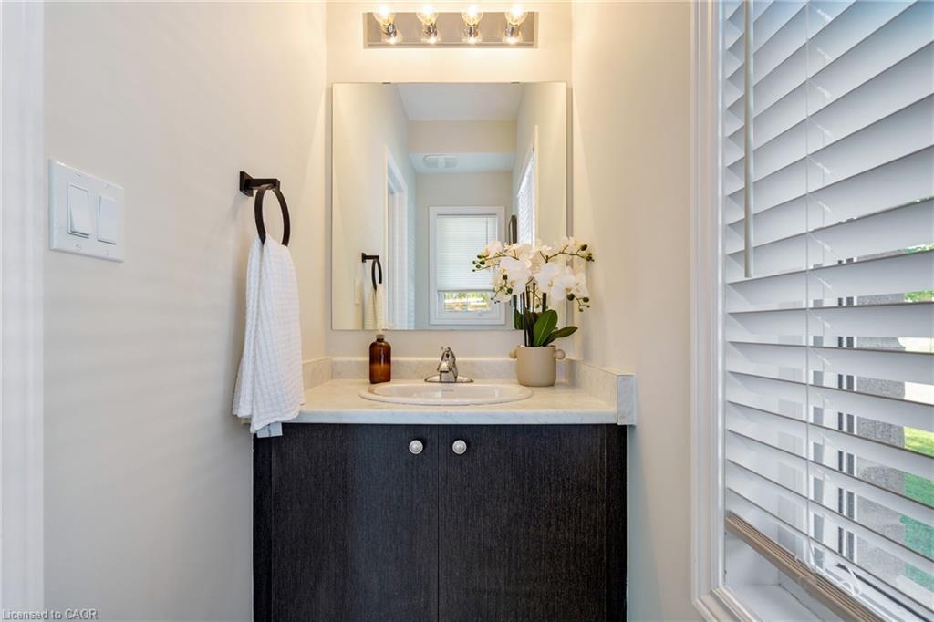 60 Bobolink Street, Hamilton, ON - Indoor Photo Showing Bathroom