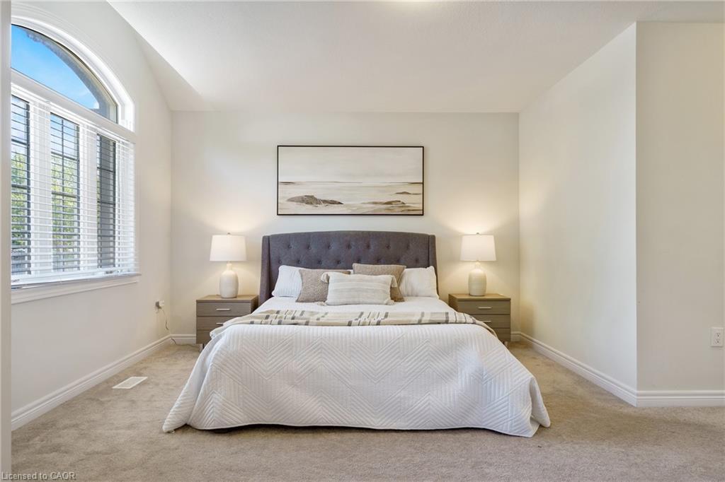 60 Bobolink Street, Hamilton, ON - Indoor Photo Showing Bedroom