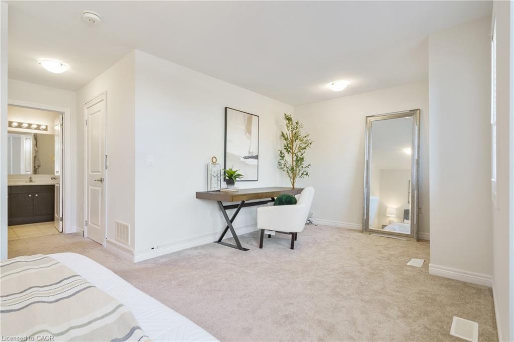 60 Bobolink Street, Hamilton, ON - Indoor Photo Showing Bedroom