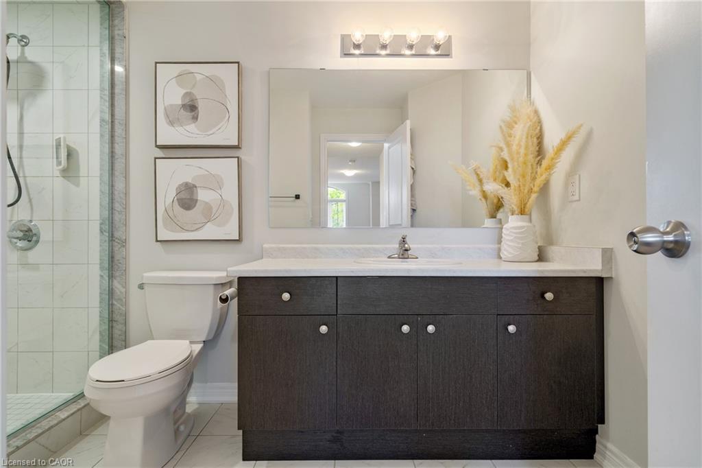 60 Bobolink Street, Hamilton, ON - Indoor Photo Showing Bathroom