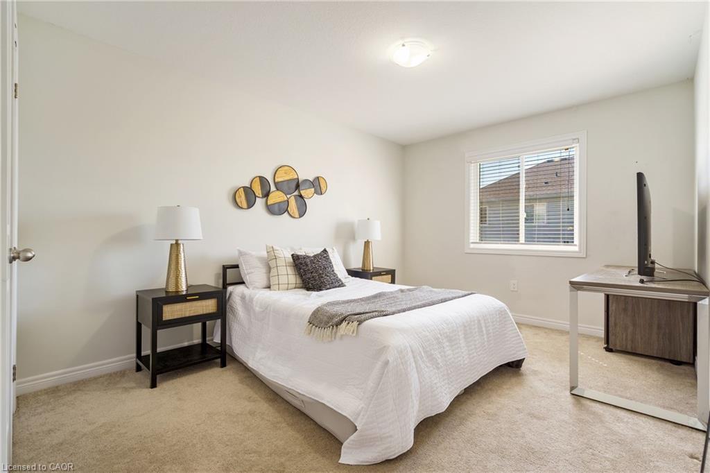 60 Bobolink Street, Hamilton, ON - Indoor Photo Showing Bedroom