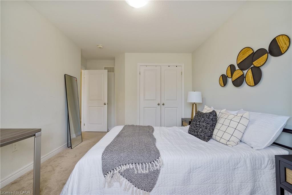 60 Bobolink Street, Hamilton, ON - Indoor Photo Showing Bedroom
