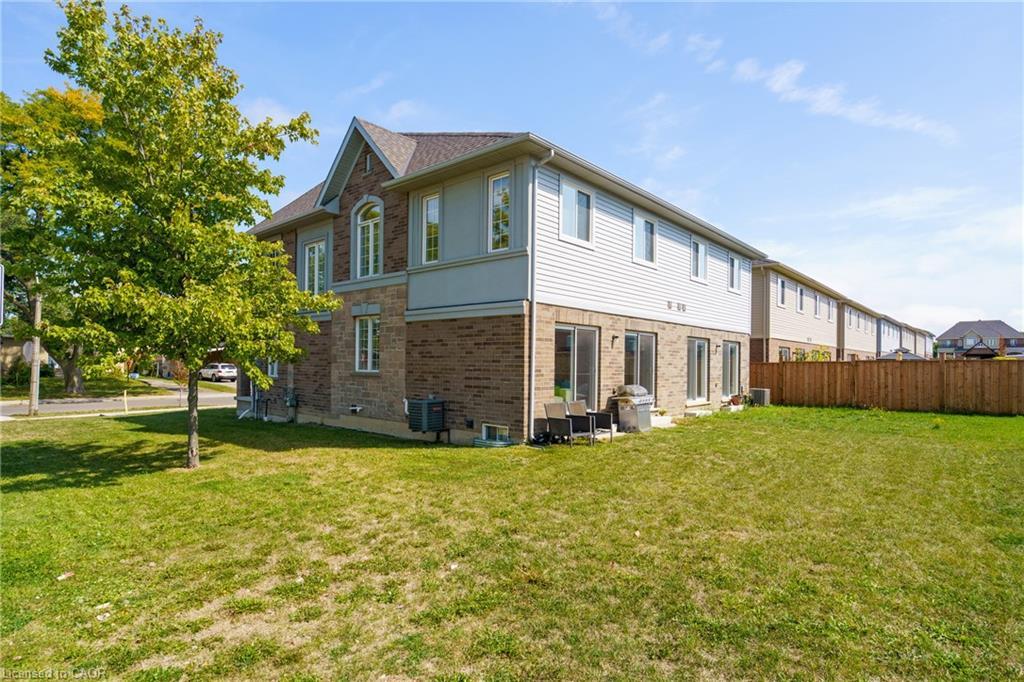 60 Bobolink Street, Hamilton, ON - Outdoor