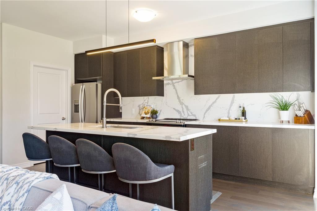 60 Bobolink Street, Hamilton, ON - Indoor Photo Showing Kitchen With Upgraded Kitchen