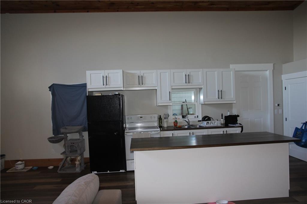 1-4078 #3 Highway, Cayuga, ON - Indoor Photo Showing Kitchen