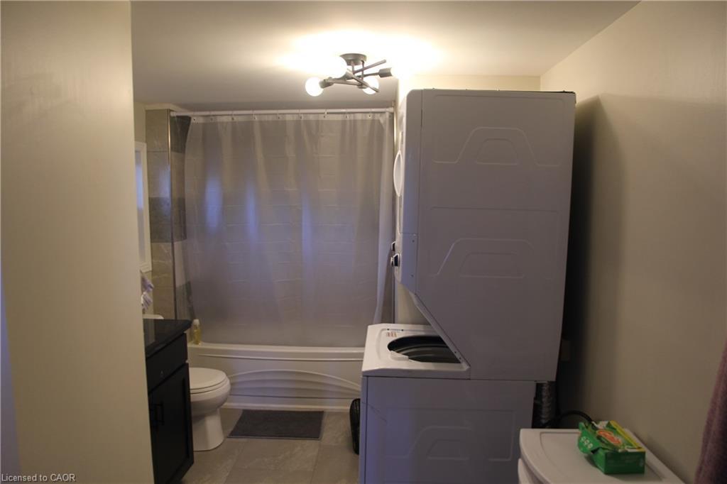 1-4078 #3 Highway, Cayuga, ON - Indoor Photo Showing Bathroom