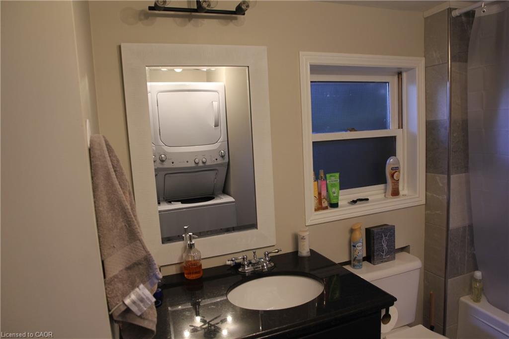 1-4078 #3 Highway, Cayuga, ON - Indoor Photo Showing Bathroom