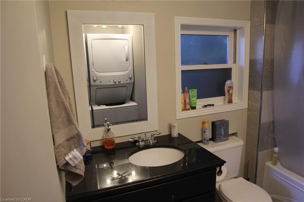 1-4078 #3 Highway, Cayuga, ON - Indoor Photo Showing Bathroom