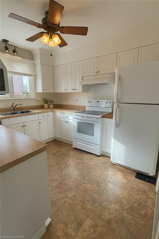 55 Mohawk Road W, Hamilton, ON - Indoor Photo Showing Kitchen With Double Sink