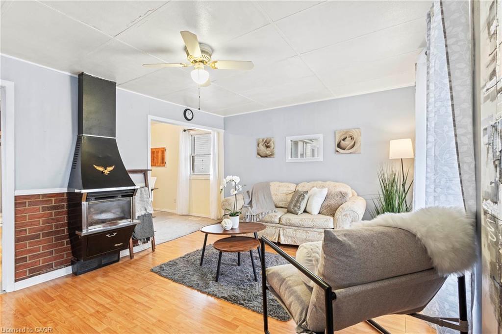 46 Adeline Avenue, Hamilton, ON - Indoor Photo Showing Living Room