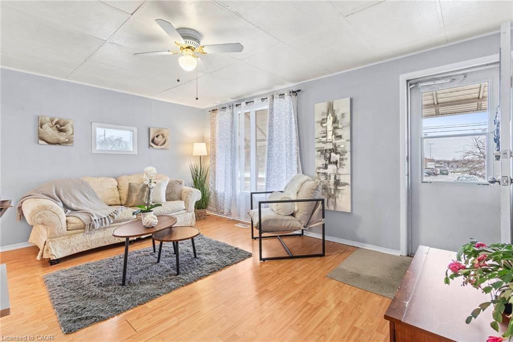 46 Adeline Avenue, Hamilton, ON - Indoor Photo Showing Living Room