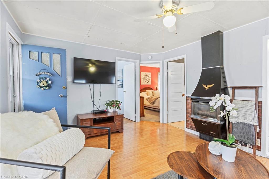 46 Adeline Avenue, Hamilton, ON - Indoor Photo Showing Living Room