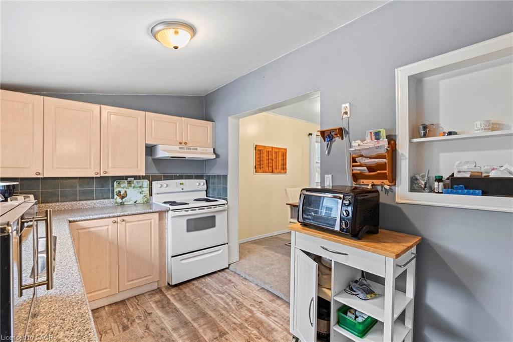 46 Adeline Avenue, Hamilton, ON - Indoor Photo Showing Kitchen