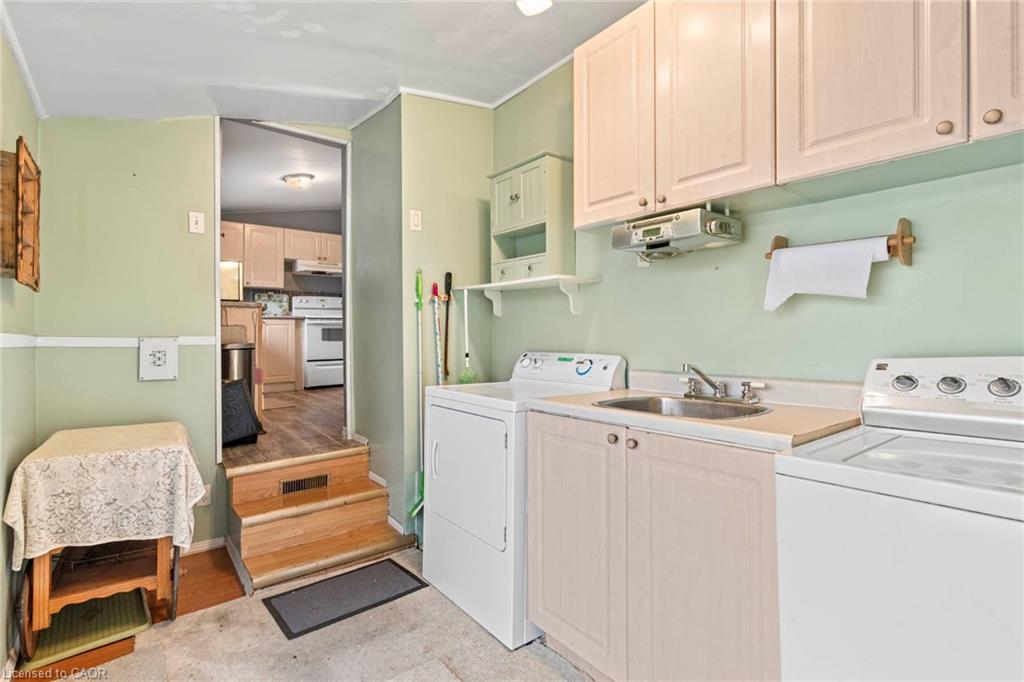 46 Adeline Avenue, Hamilton, ON - Indoor Photo Showing Laundry Room