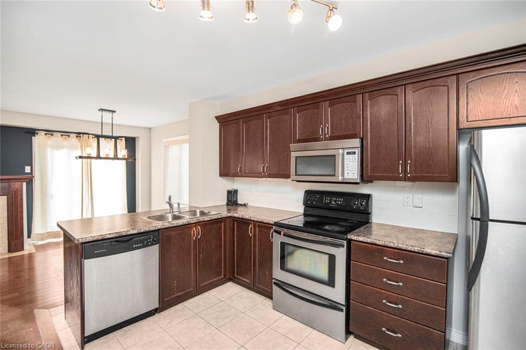 23-222 Fall Fair Way, Binbrook, ON - Indoor Photo Showing Kitchen With Double Sink
