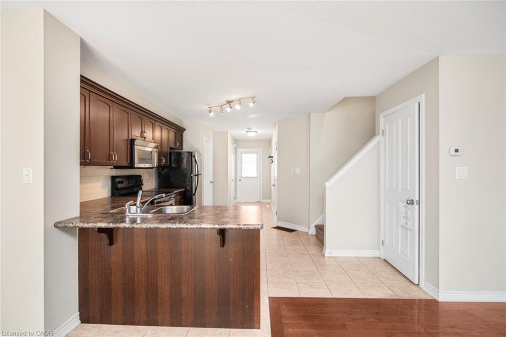 23-222 Fall Fair Way, Binbrook, ON - Indoor Photo Showing Kitchen With Double Sink