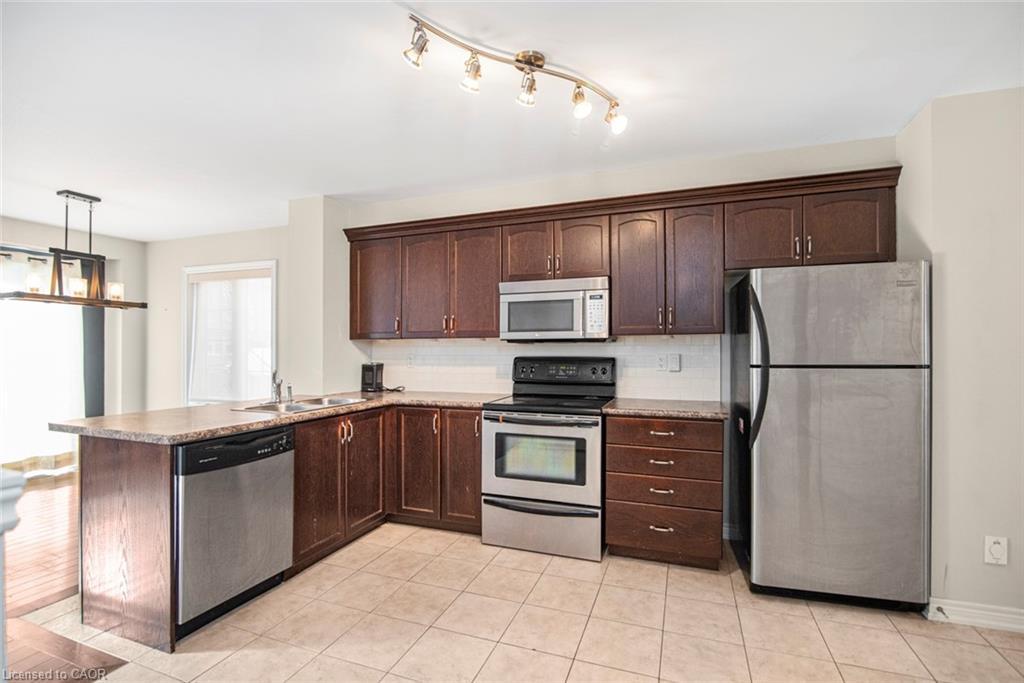 23-222 Fall Fair Way, Binbrook, ON - Indoor Photo Showing Kitchen With Double Sink