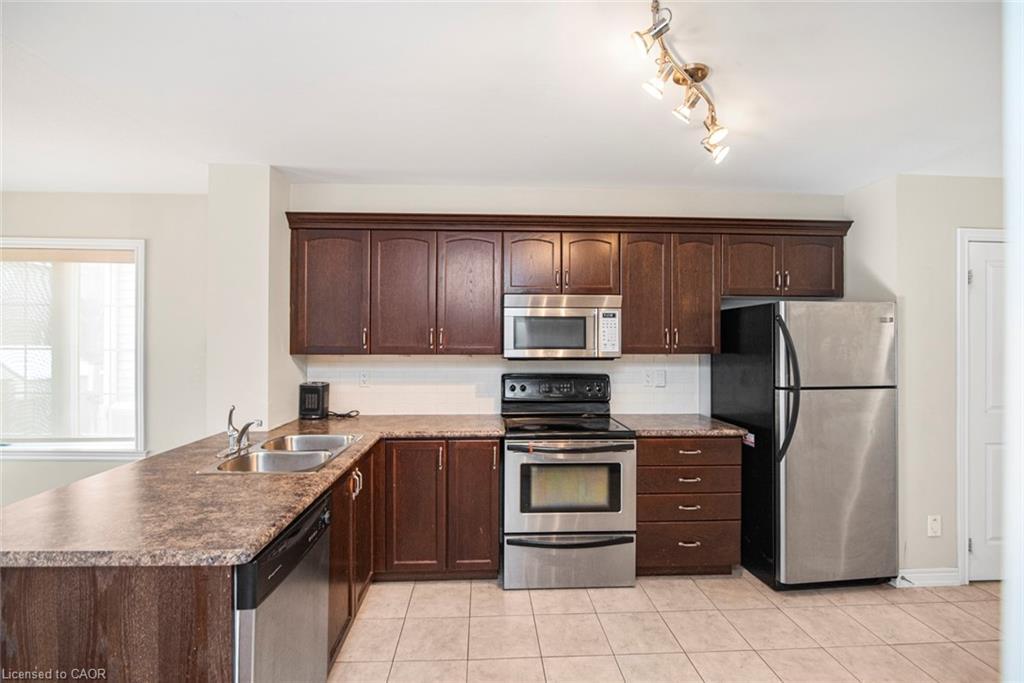 23-222 Fall Fair Way, Binbrook, ON - Indoor Photo Showing Kitchen With Double Sink