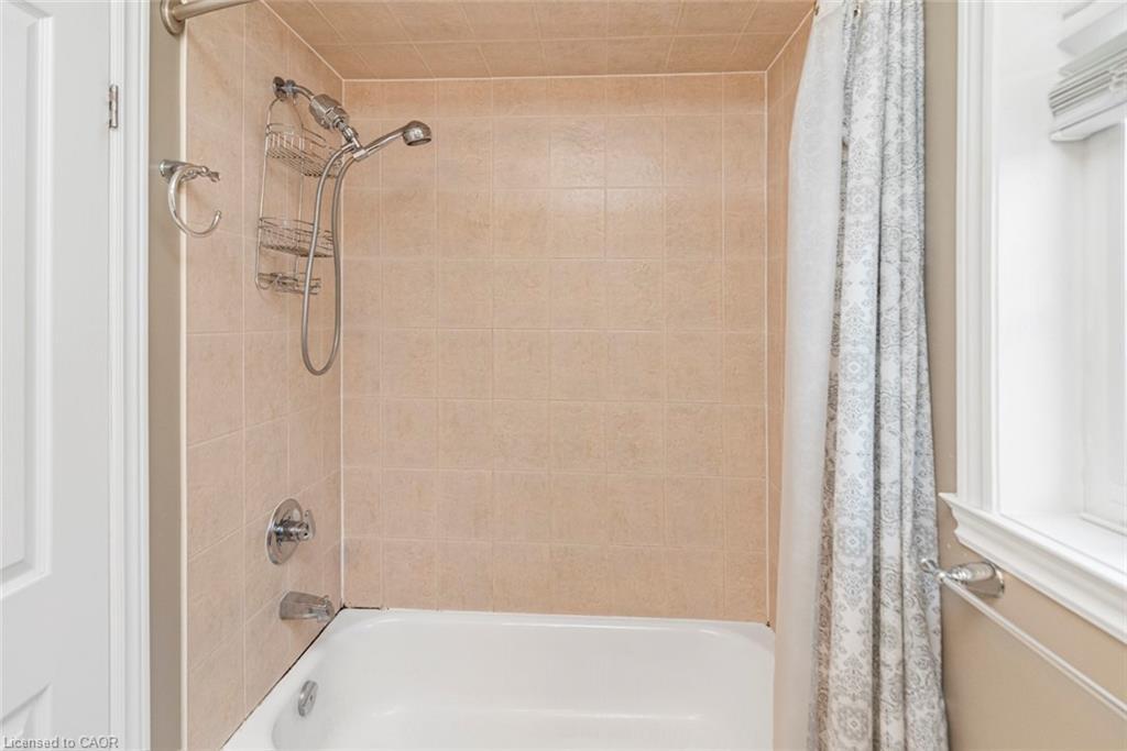 23-222 Fall Fair Way, Binbrook, ON - Indoor Photo Showing Bathroom