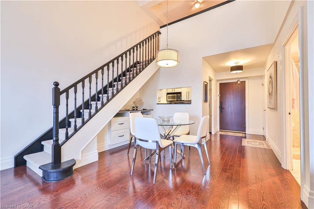 404-185 Robinson Street, Oakville, ON - Indoor