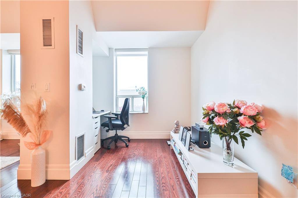 404-185 Robinson Street, Oakville, ON - Indoor