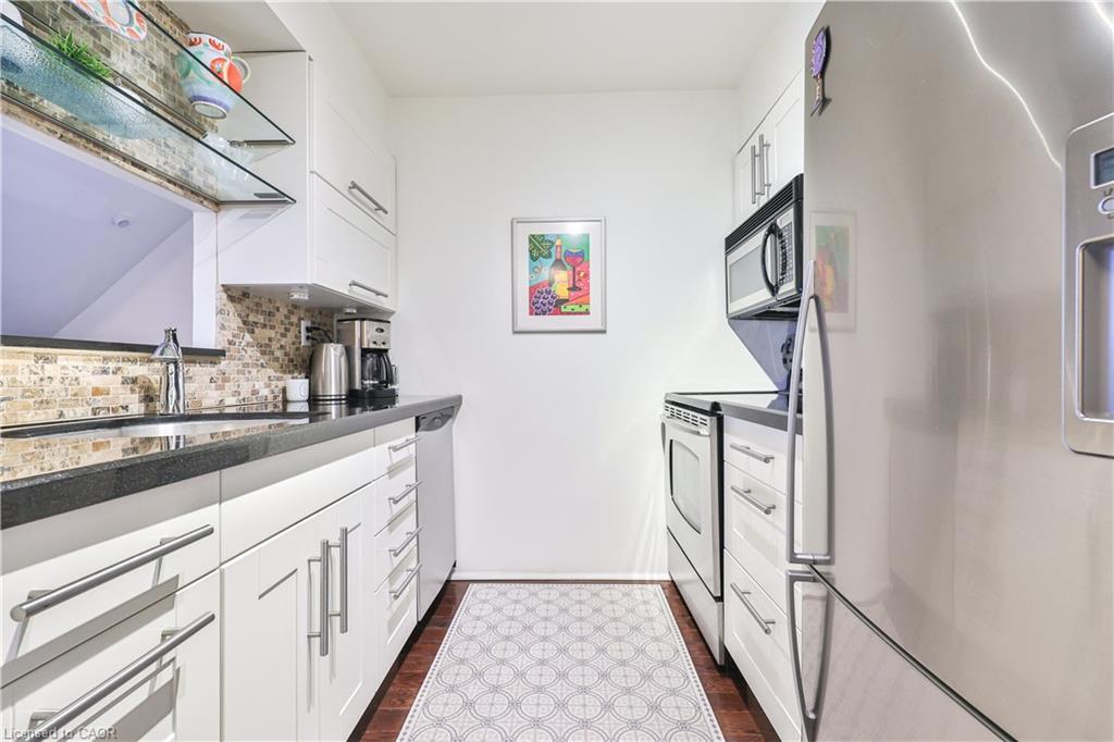 404-185 Robinson Street, Oakville, ON - Indoor Photo Showing Kitchen