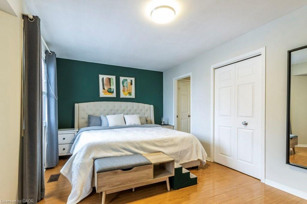 77-26 Moss Boulevard, Hamilton, ON - Indoor Photo Showing Bedroom