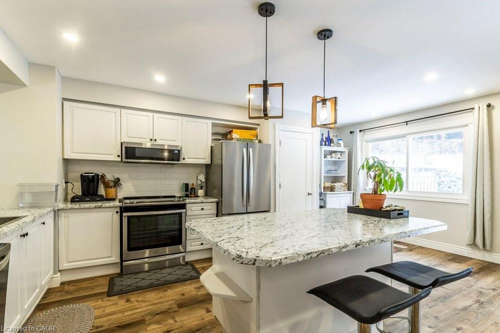 77-26 Moss Boulevard, Hamilton, ON - Indoor Photo Showing Kitchen With Upgraded Kitchen
