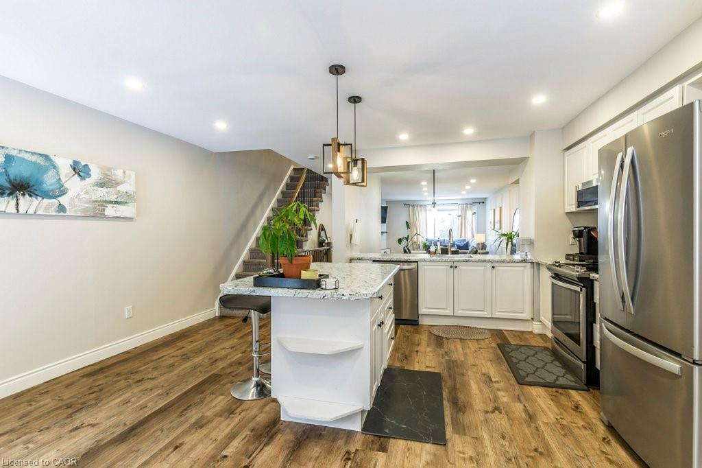 77-26 Moss Boulevard, Hamilton, ON - Indoor Photo Showing Kitchen With Upgraded Kitchen