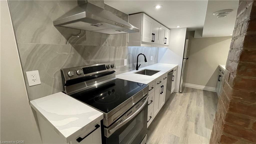 4-123 Robinson Street, Hamilton, ON - Indoor Photo Showing Kitchen With Upgraded Kitchen