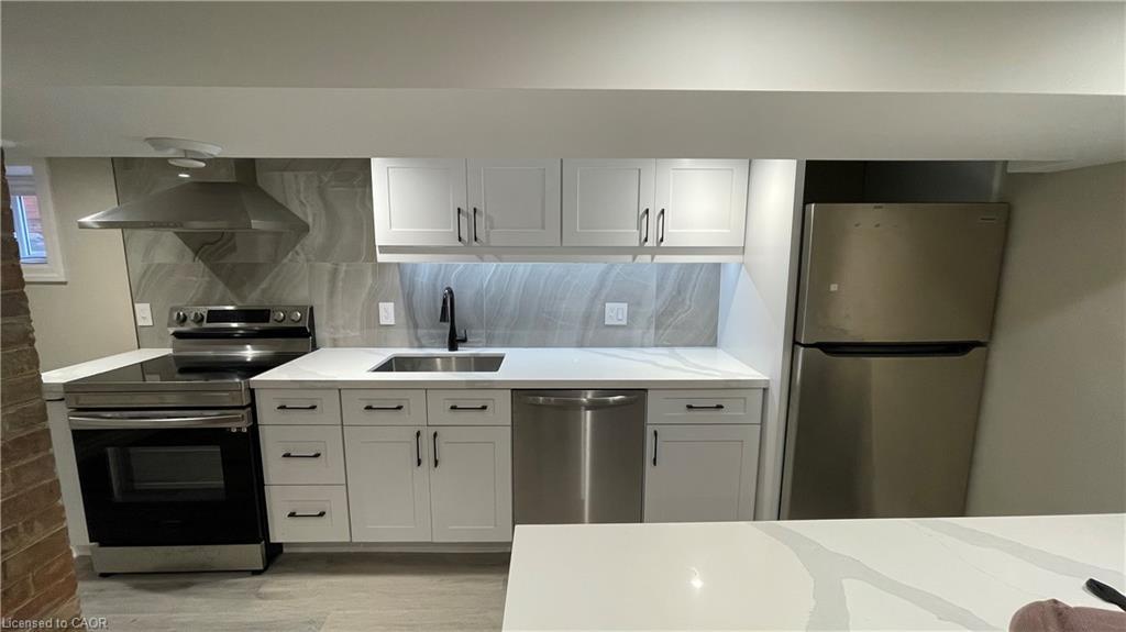 4-123 Robinson Street, Hamilton, ON - Indoor Photo Showing Kitchen With Stainless Steel Kitchen