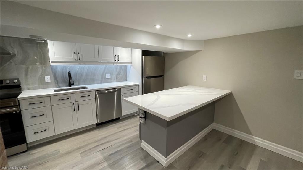 4-123 Robinson Street, Hamilton, ON - Indoor Photo Showing Kitchen