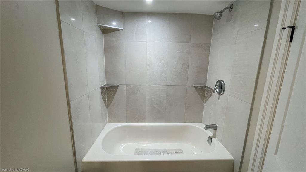 4-123 Robinson Street, Hamilton, ON - Indoor Photo Showing Bathroom