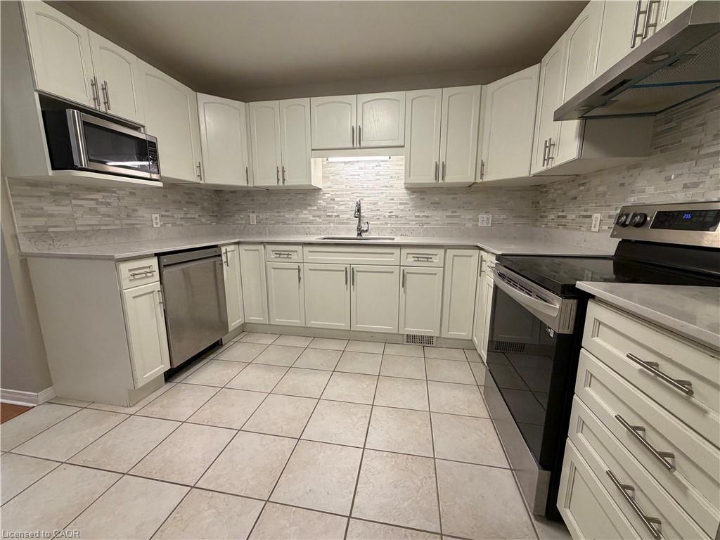226 Scott Road, Cambridge, ON - Indoor Photo Showing Kitchen