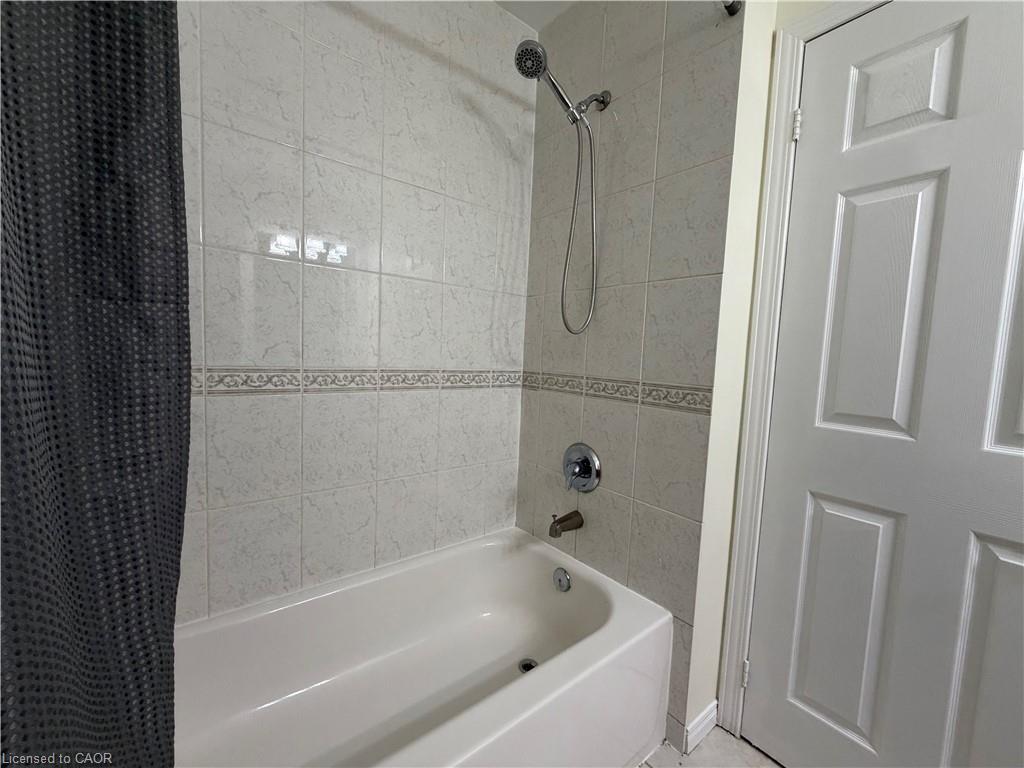 226 Scott Road, Cambridge, ON - Indoor Photo Showing Bathroom