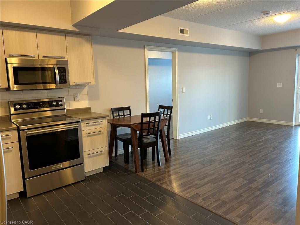 302-155 Water Street S, Cambridge, ON - Indoor Photo Showing Kitchen