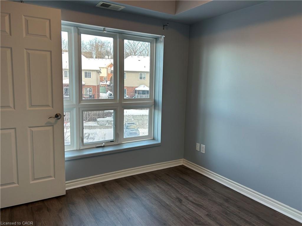 302-155 Water Street S, Cambridge, ON - Indoor Photo Showing Other Room